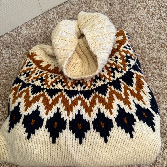 Rachel Zoe turtleneck sweater. - Picture 2 of 6